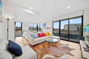 Inner-City 2-Bed with Large Balcony, Garden & Gym